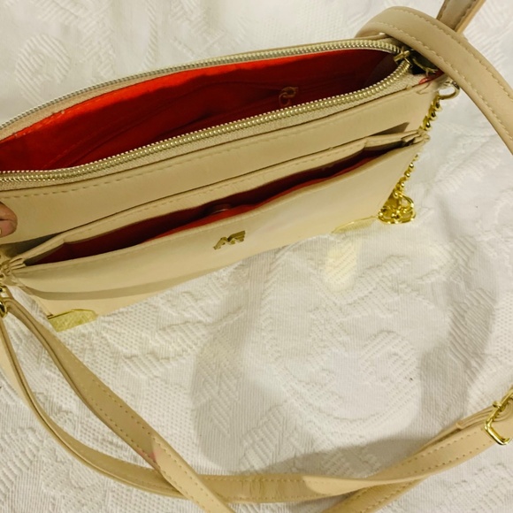 Cream Learger AF Purse - Picture 2 of 2